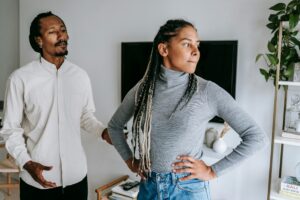 man explaining himself to disappointed woman